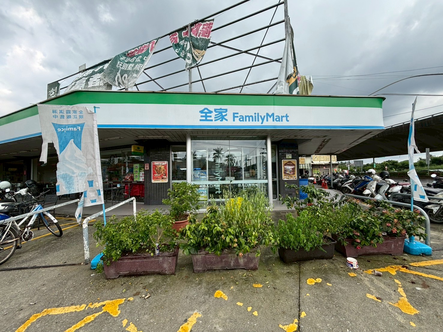 全家便利商店｜長治交流道商家主要外觀