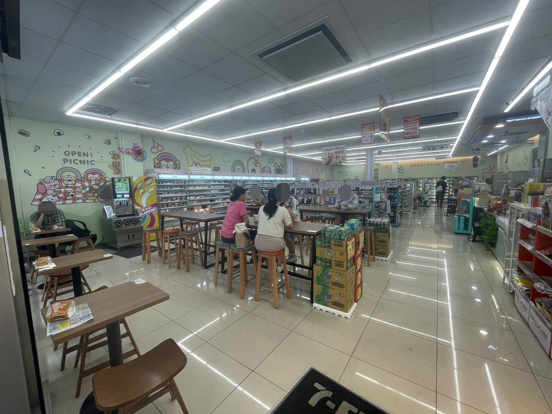 內用區及走道空間