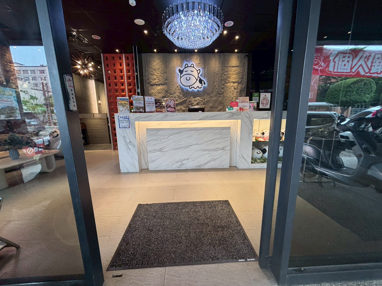 小蒙牛頂級麻辣養生鍋-屏東店商家櫃台空間